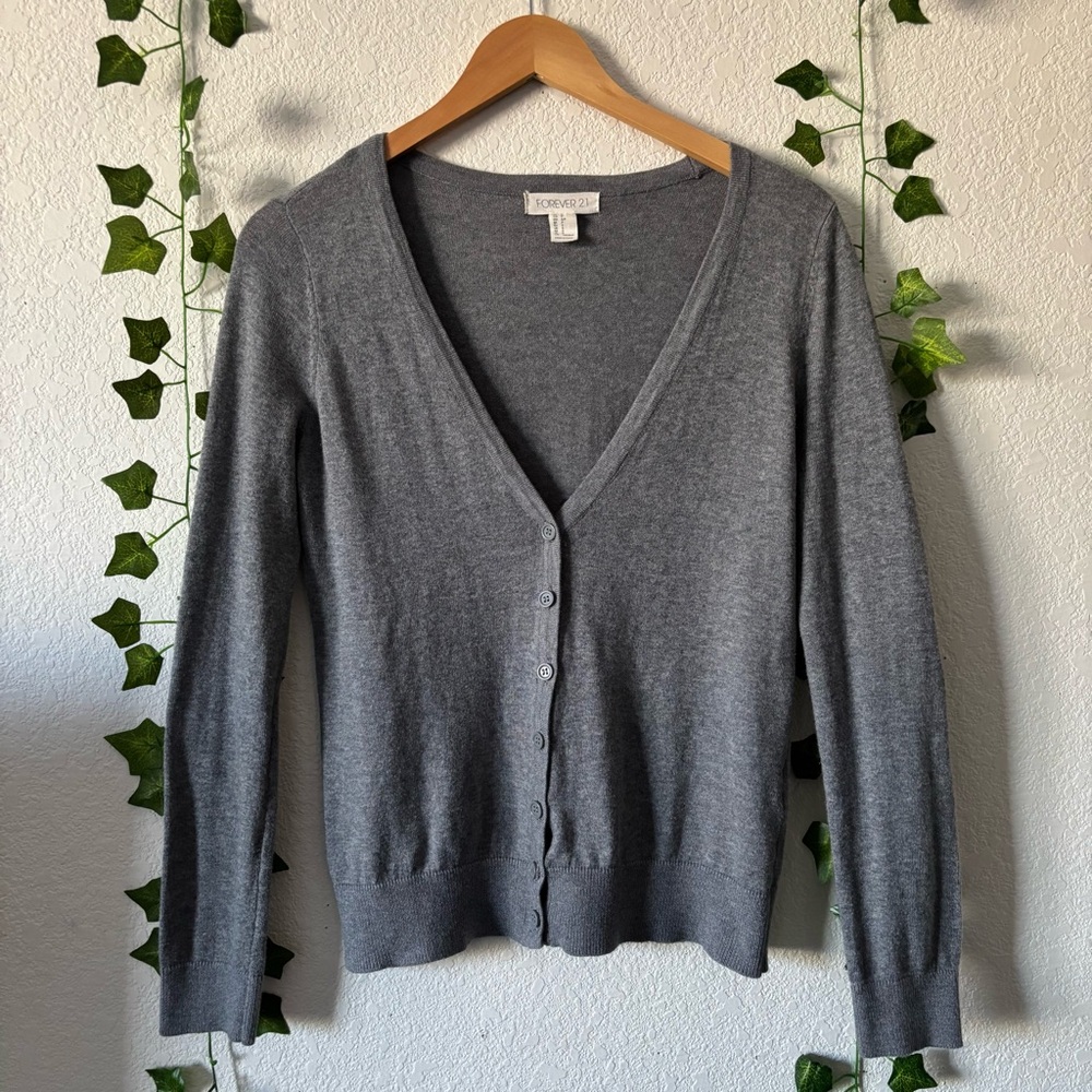 Forever 21 Women’s Gray Cardigan V-Neck Button Front Long Sleeve Sweater Size S